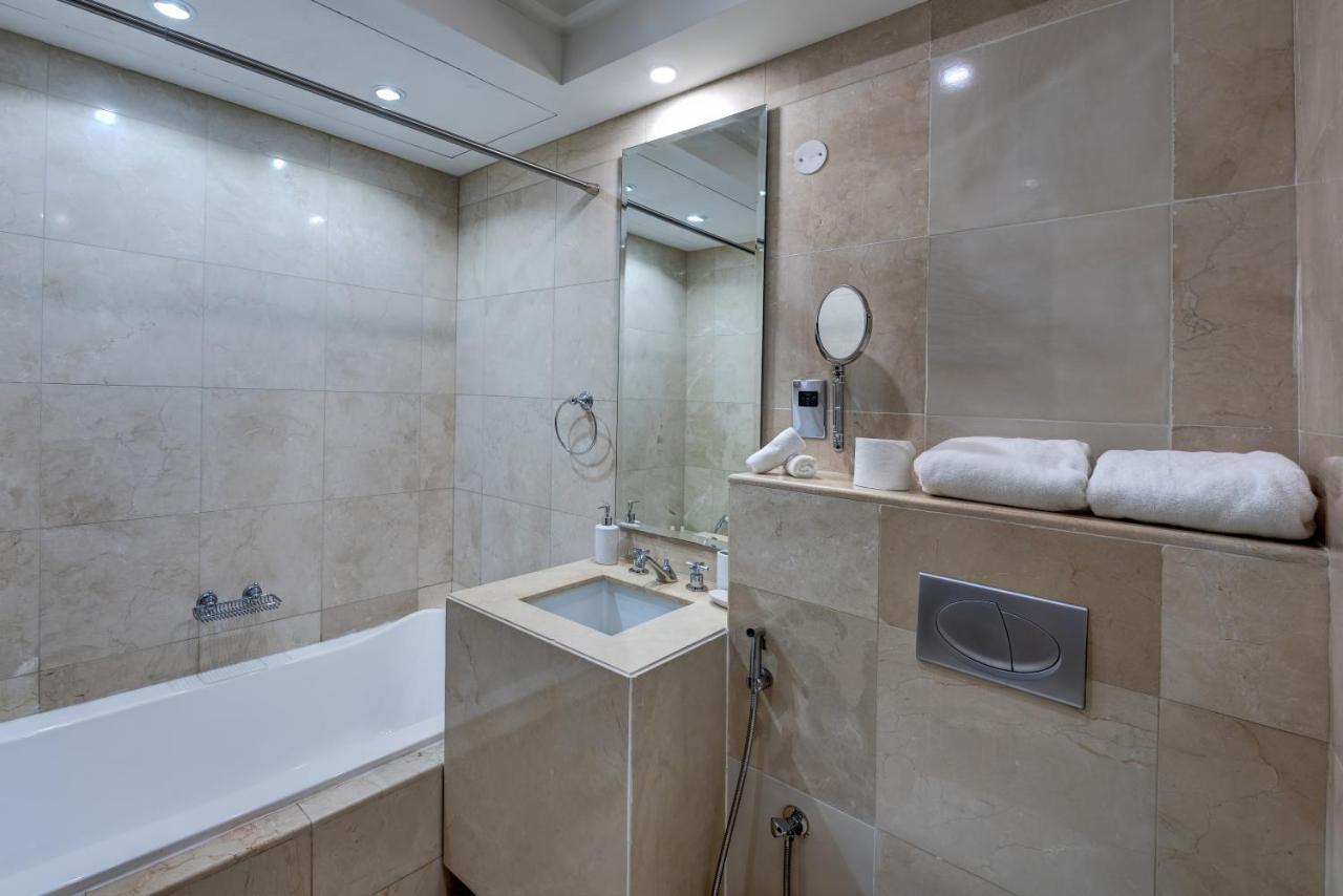 Durrani Homes: Garden Oasis at Souk Al Bahar with Jacuzzi Dubai Exterior photo