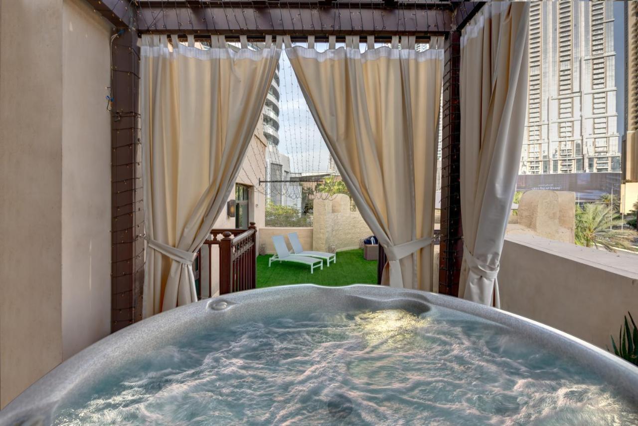 Durrani Homes: Garden Oasis at Souk Al Bahar with Jacuzzi Dubai Exterior photo