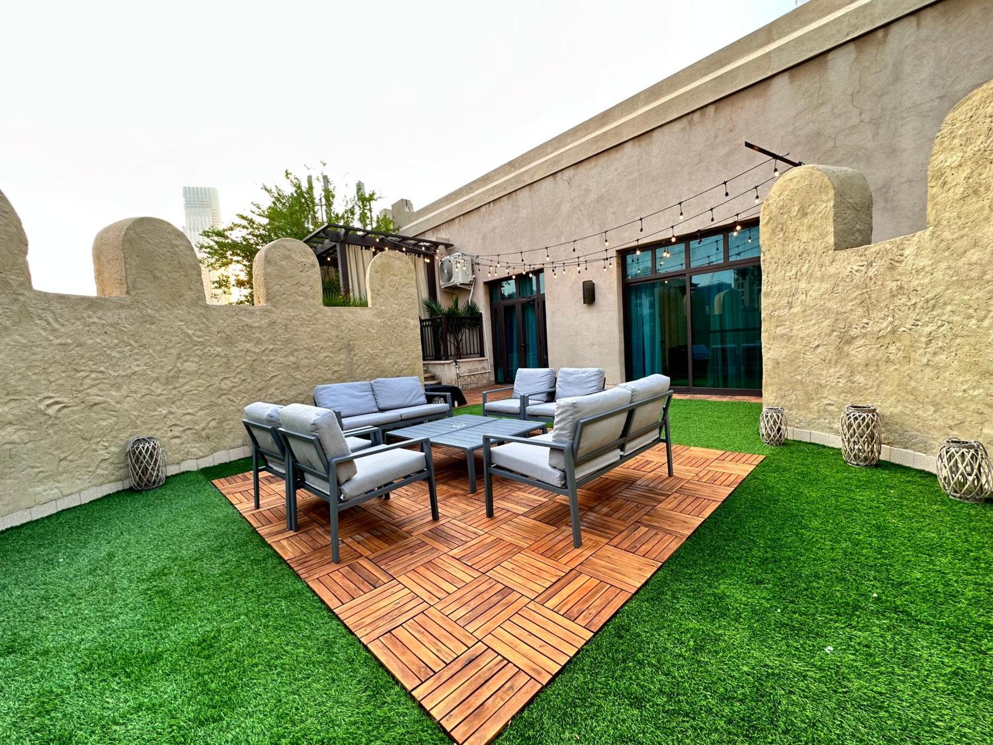 Durrani Homes: Garden Oasis at Souk Al Bahar with Jacuzzi Dubai Exterior photo